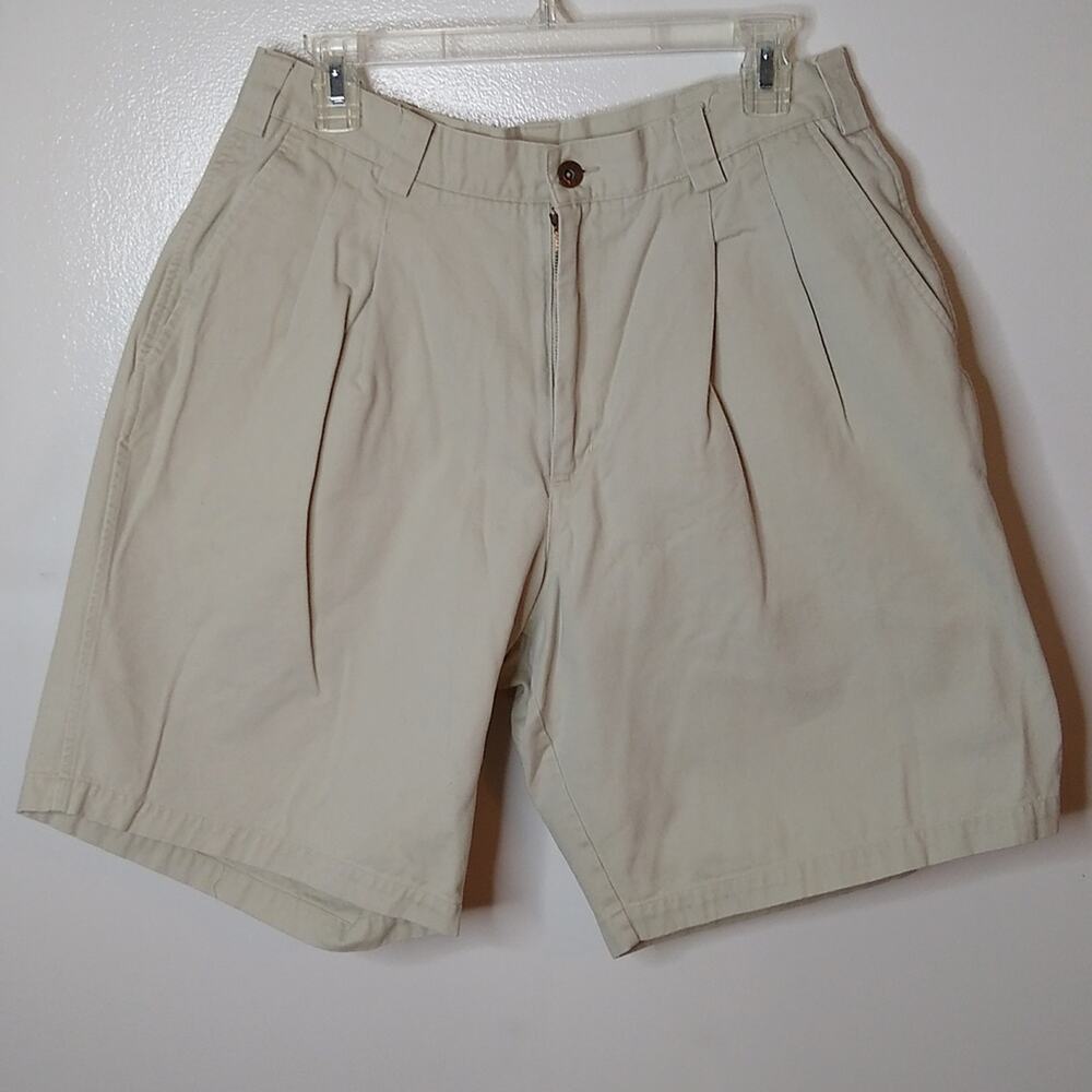 Lee Dungarees Men's Size 33 Cargo khaki Shorts.